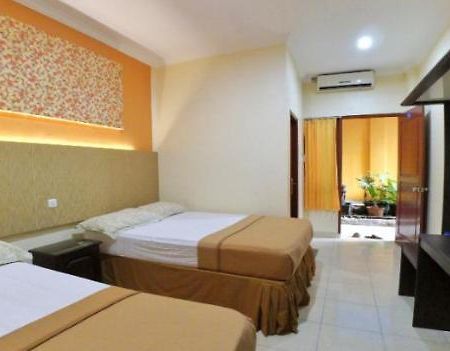 Hotel Pelangi Купанг Екстериор снимка